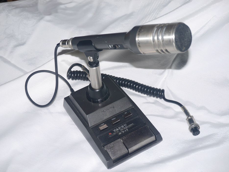 Yaesu MD-1 dynamic desk microphone